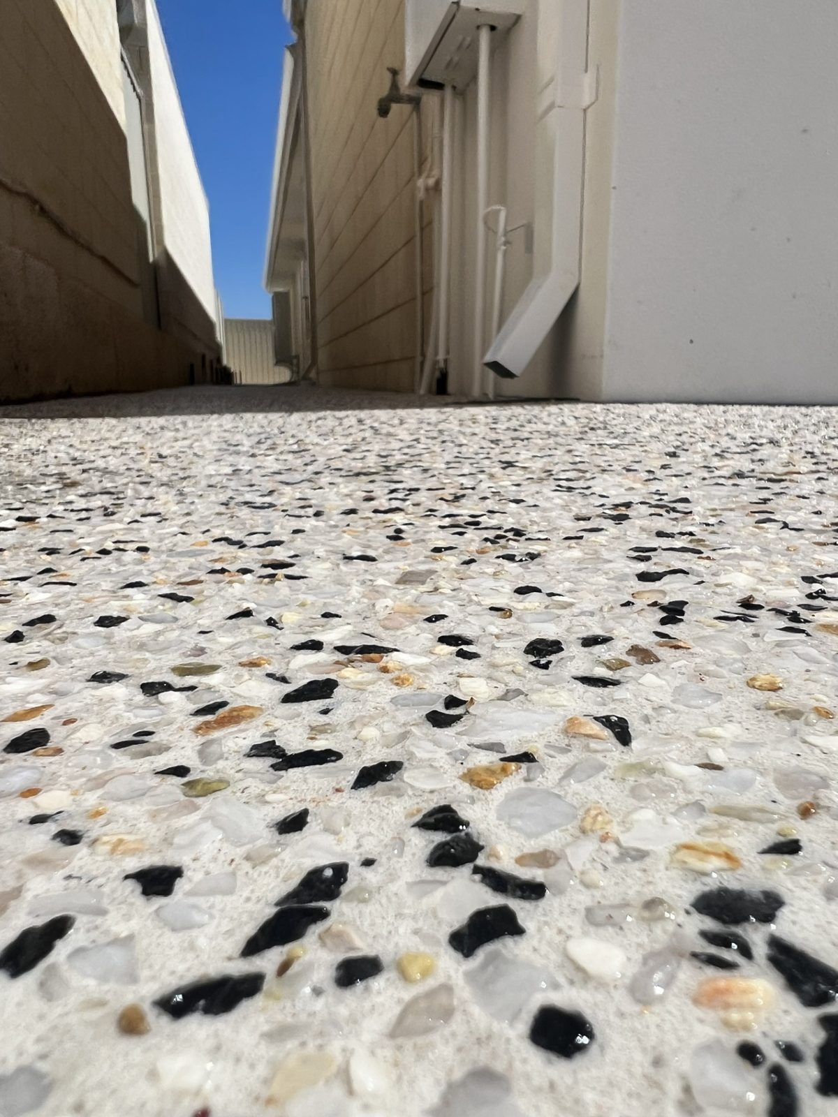 Textured exposed aggregate side path